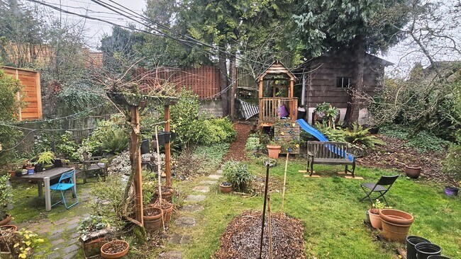 Building Photo - 6551 35th Ave SW