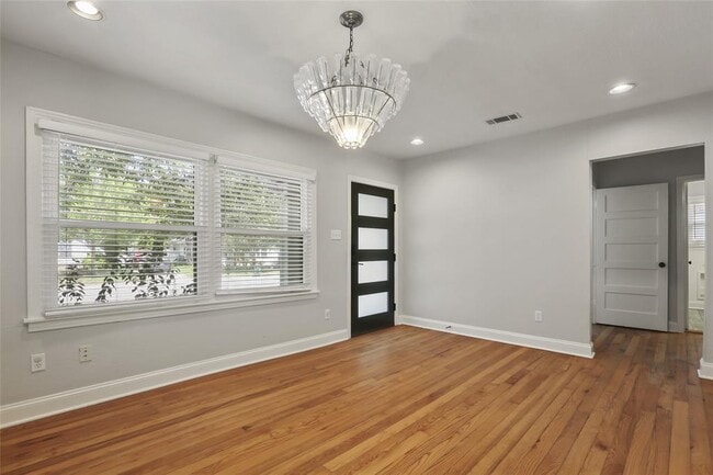 Building Photo - 409 Genard St