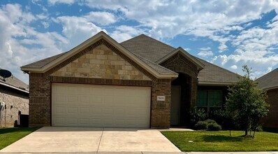 Building Photo - ? 1/2 Off First Month’s Rent! ?