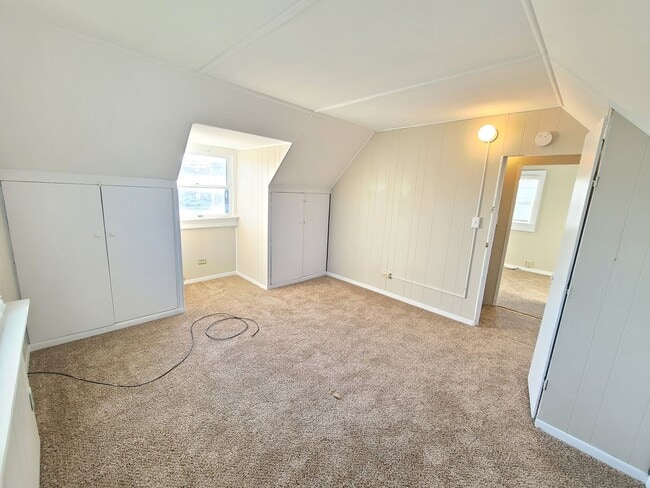 Building Photo - 2 Bedroom Home in Normal