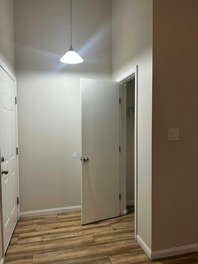 Building Photo - 1904 Hearthstone Dr