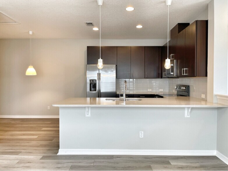 Building Photo - 13718 Grunberg Ave