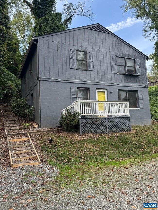 Building Photo - 301 Paton St