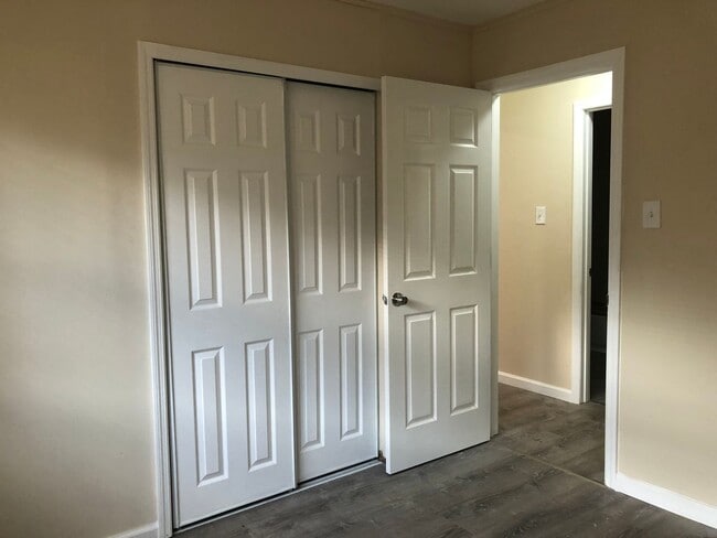 Building Photo - Recently Renovated 3 Bedroom Home! Very Spacious Living Area!! Master Bedroom with 1/2 Bath! Lots...