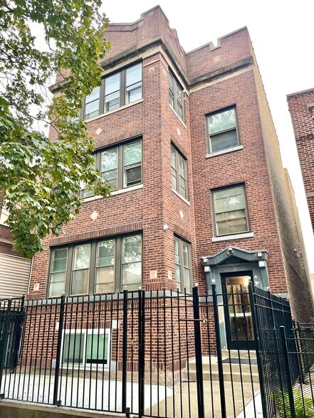 Building Photo - 3310 W Eastwood Ave