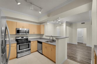 Building Photo - 533 NE 3rd Ave