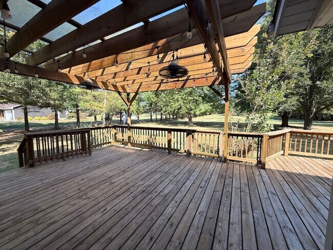 Building Photo - 5820 Iron Bridge Rd
