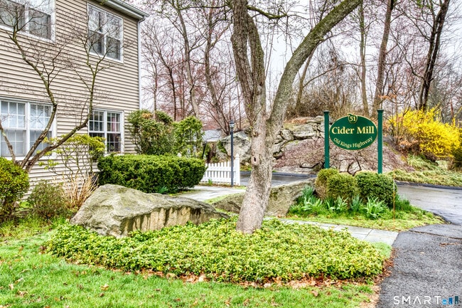 Building Photo - 51 Old Kings Hwy