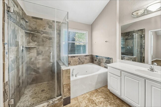 Building Photo - 5 Paddock Pines Pl