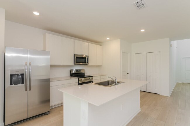 Building Photo - 6417 Domizio Dr