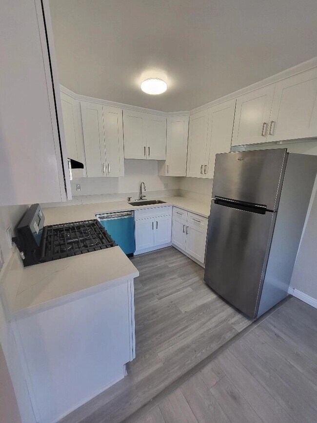 Interior Photo - 4181 Duquesne Ave