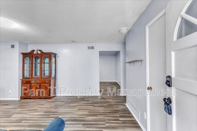 Building Photo - 11403 Largo Dr