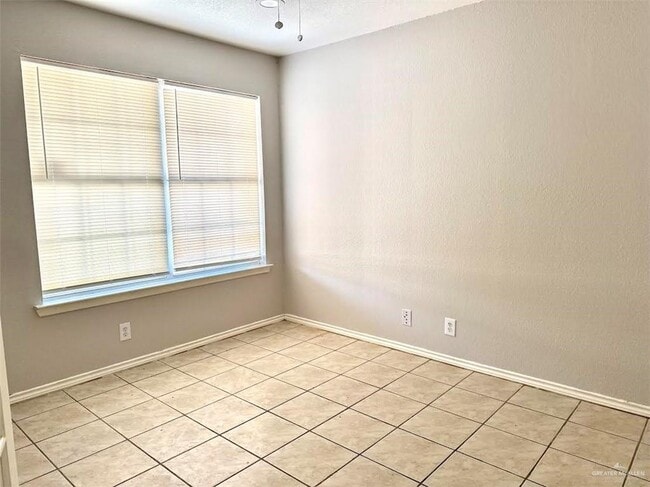 Building Photo - 9 Swallow Ave