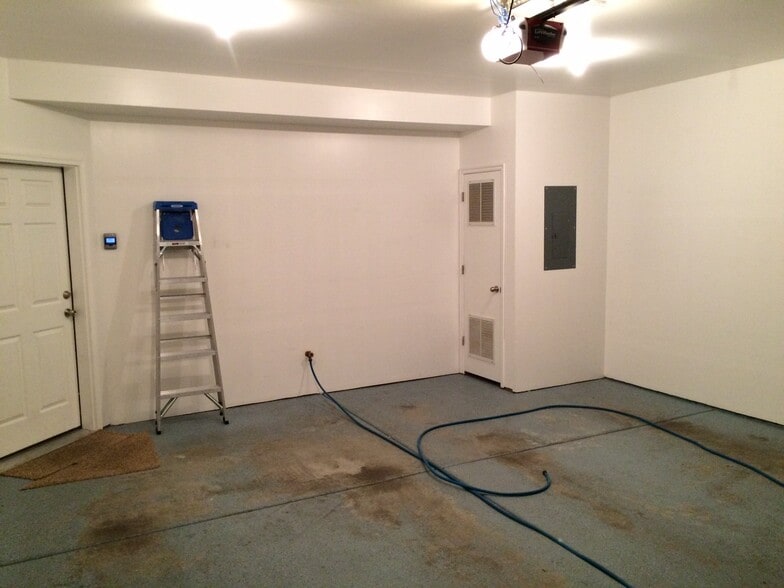 Building Photo - 825 Jordan Oaks Ct