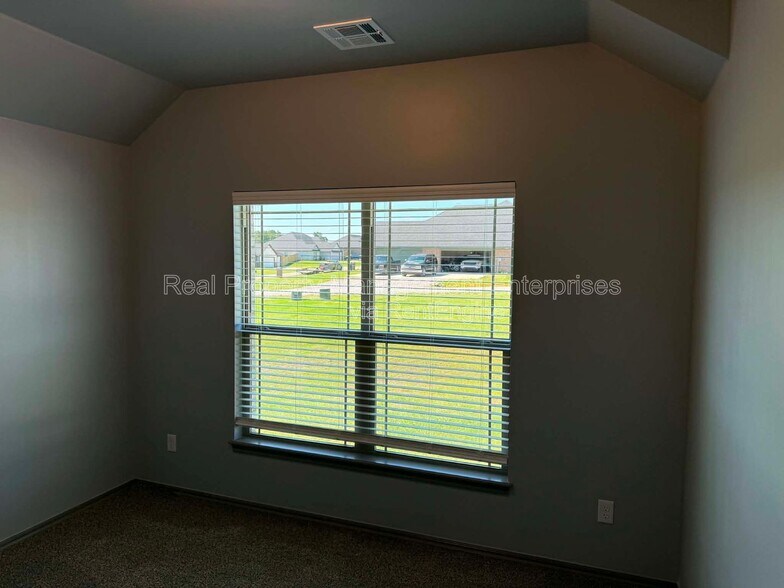 Building Photo - 29168 Osage Hls Dr