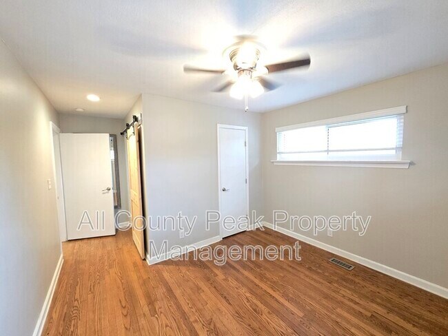 Building Photo - 3934 Kensington Dr