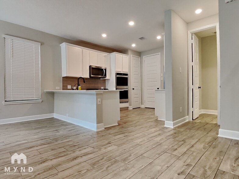 Building Photo - 10210 Alder Ridge Dr