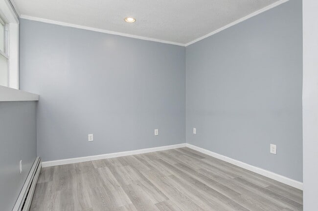 Building Photo - 240 Leda Ave