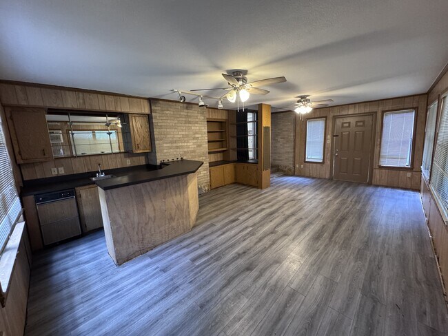 Building Photo - 2308 Avondale Dr