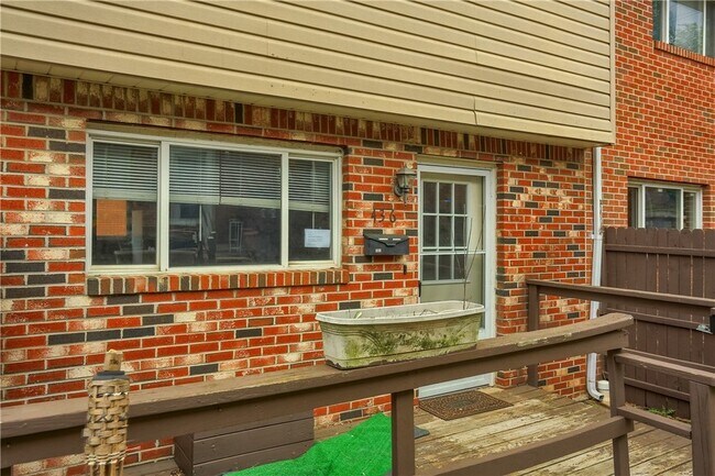 Building Photo - 436 Brierly Ln
