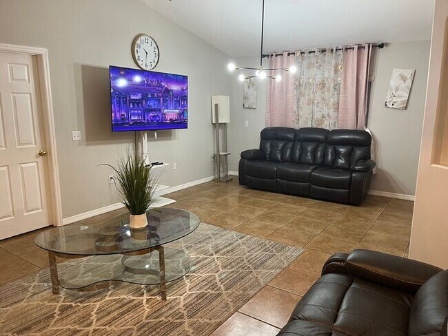 Building Photo - Welcome to Your Ideal Rental Retreat!