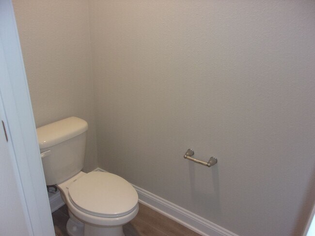 Building Photo - 4 bed/3 bath Beautiful Home with Amenities!