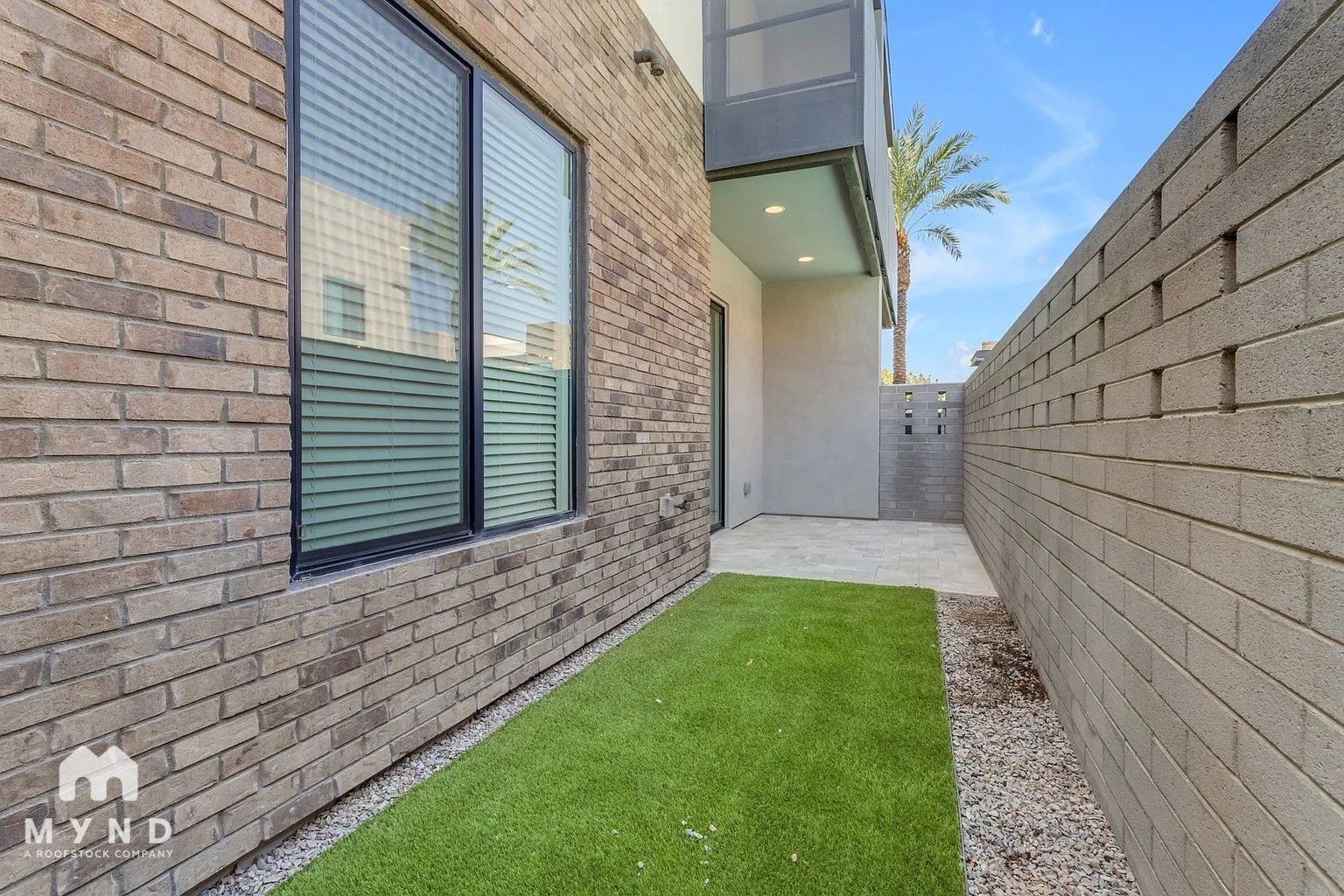 Building Photo - 901 S Smith Rd