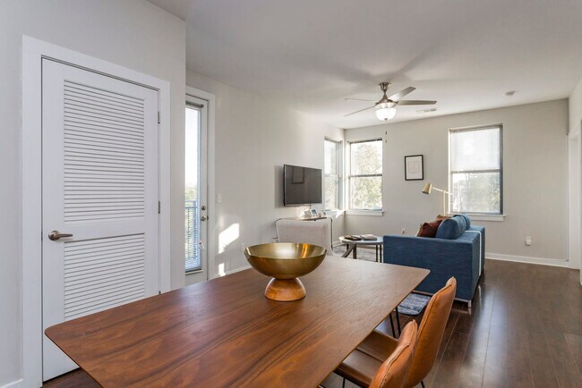 Building Photo - 1016 18th Ave S