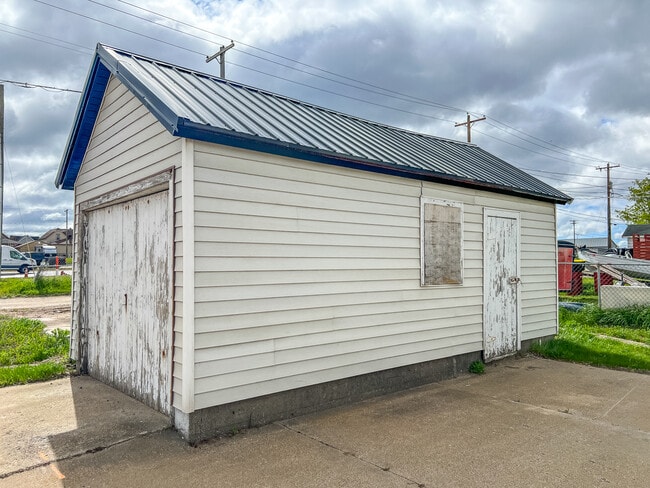 Building Photo - 527 N 11th St