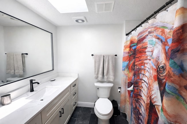 Building Photo - 2563 S Peninsula Dr