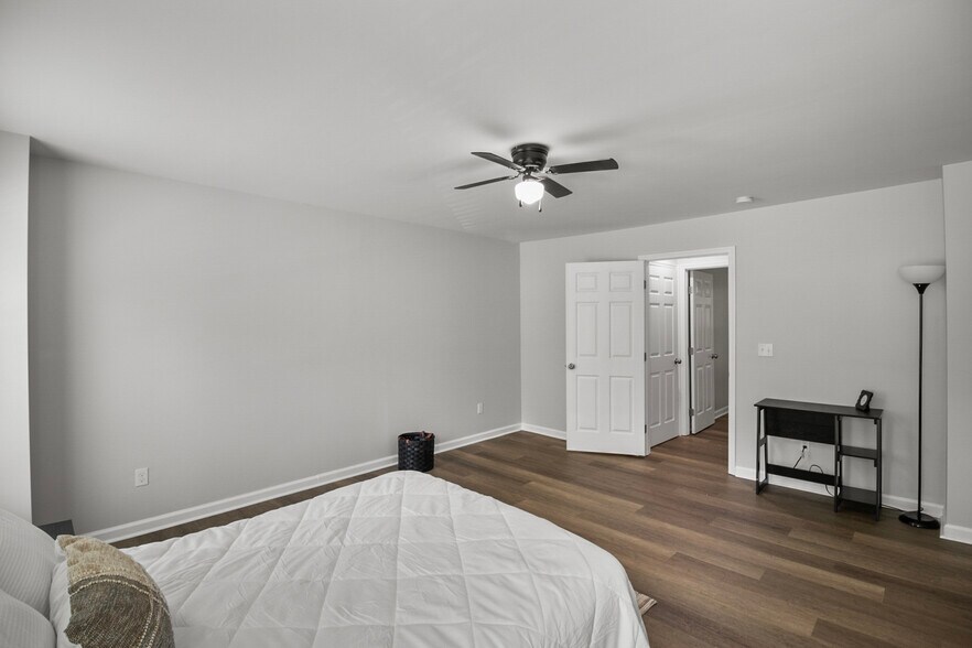 Building Photo - 789 Main St