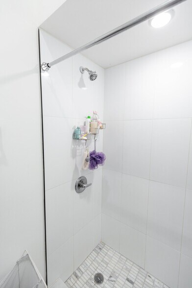 Building Photo - 3945 Lancaster Ave