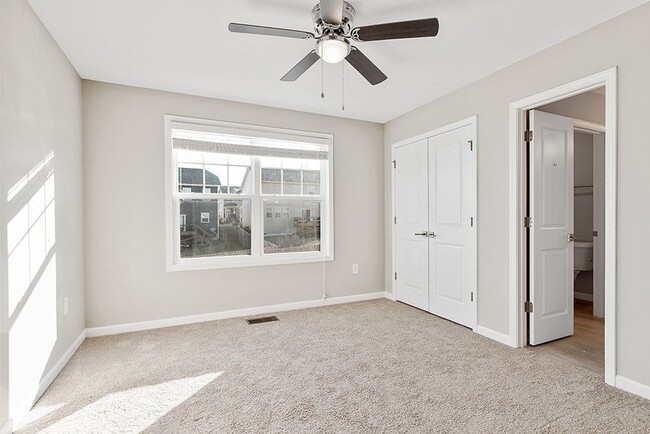 Building Photo - Great corner lot in Austin Creek with Fenced in Yard!