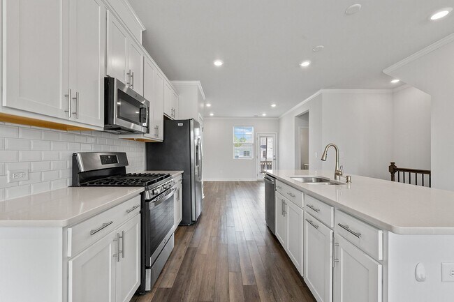 Building Photo - **Spacious 3bd/3ba Townhome in Raleigh**