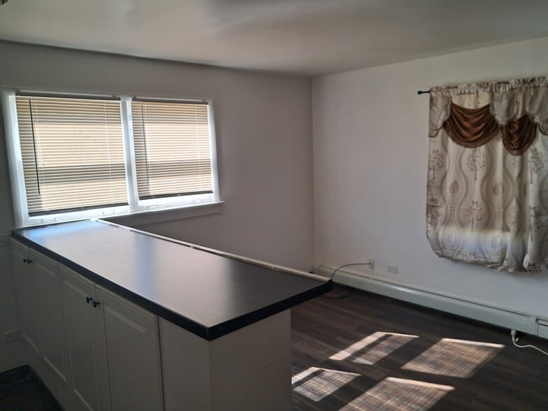 Kitchen Island - 1727 Lincoln St
