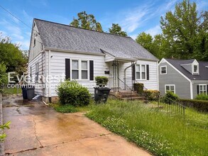 Building Photo - 4-Bed/2-Bath Home with Fenced Yard/ Available Soon!