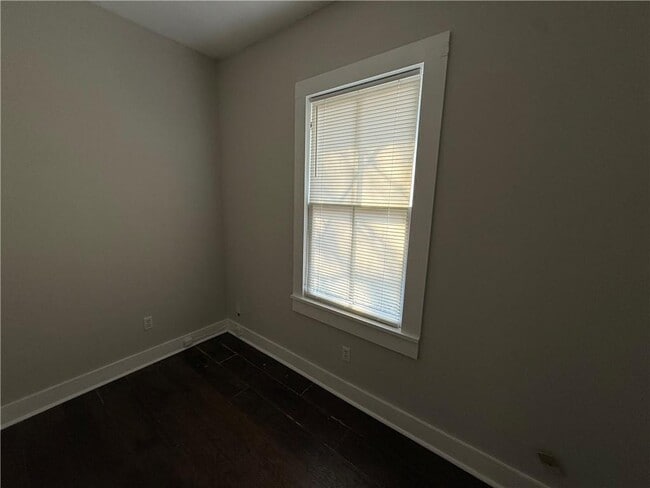 Building Photo - 125 Garnett Ave