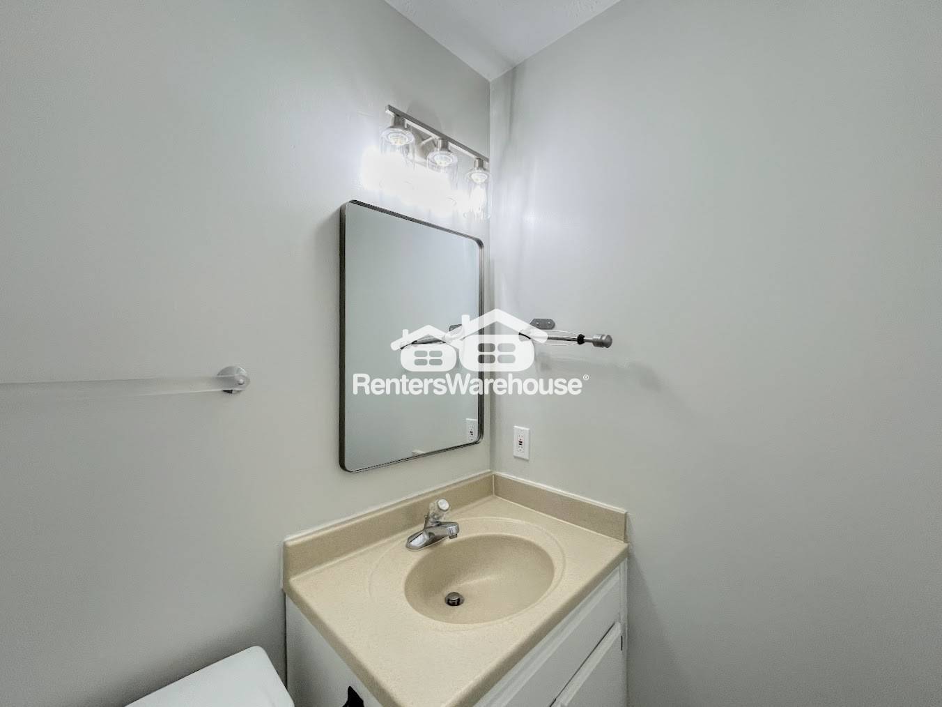 Building Photo - 835 Deer Path Trail