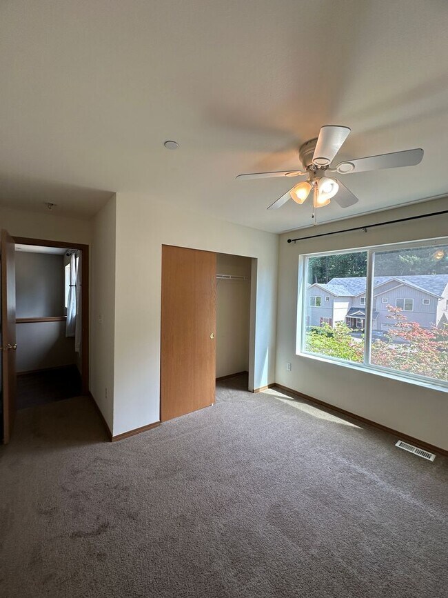 Building Photo - 1449 Burnside Pl