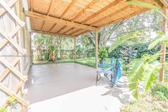 Building Photo - 2675 Oak Park Cir
