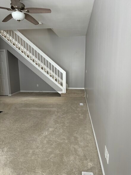 Building Photo - 49467 Pointe Xing