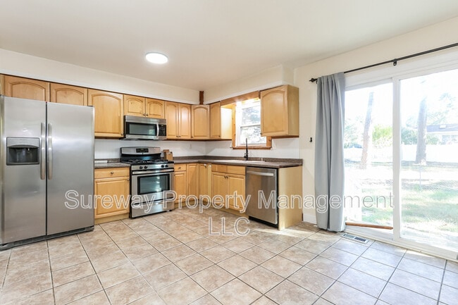 Building Photo - 1002 Belleview Blvd