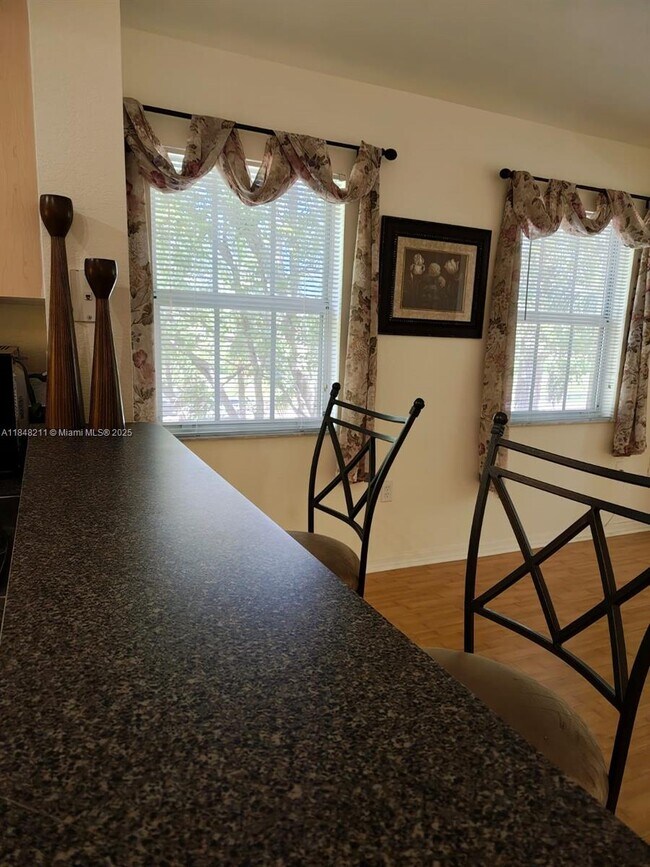 Building Photo - 2586 Centergate Dr