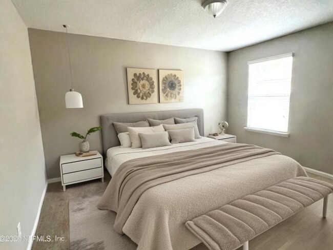 Building Photo - Large 4 bedroom home