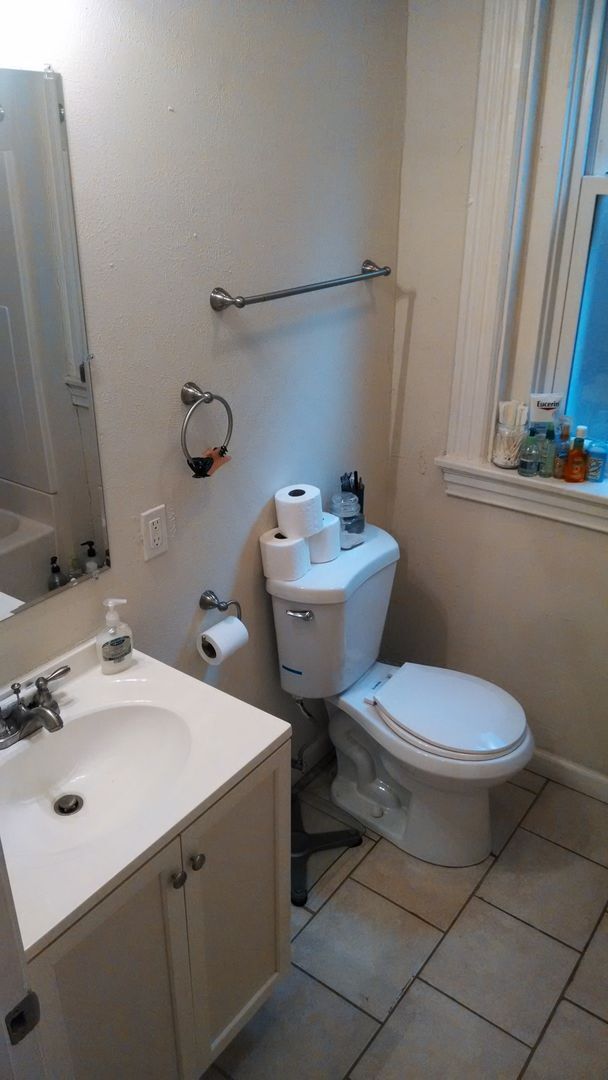 Building Photo - 1622 Hatteras St