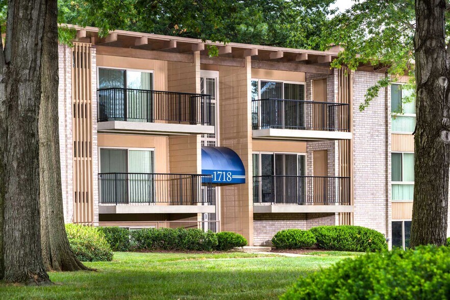 Lansdowne Village Apartments 1720 Brightseat Rd Landover MD 20785