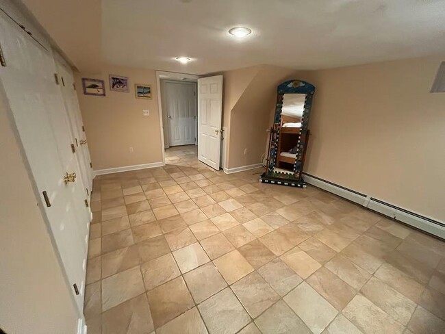 Building Photo - 59 Island Dr