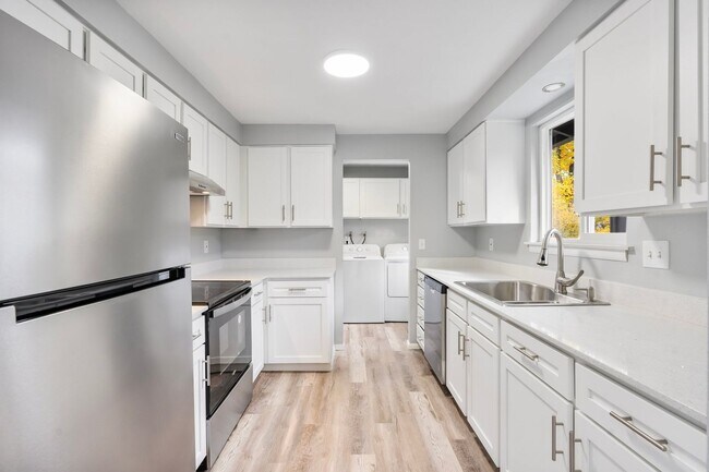 Building Photo - Special Offer: 1/2 off first month's rent!