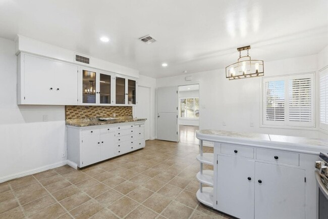 Building Photo - 9623 Adams St