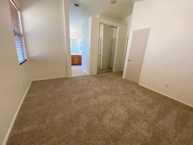Building Photo - 3 Bed 2 Bath Corner Lot